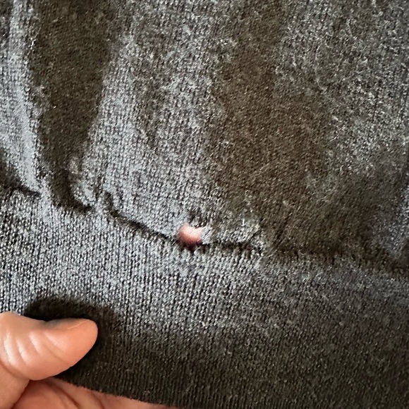 Calvin Klein Gray V-Neck Sweater size large nice sweater with fixable flaws - Picture 5 of 7